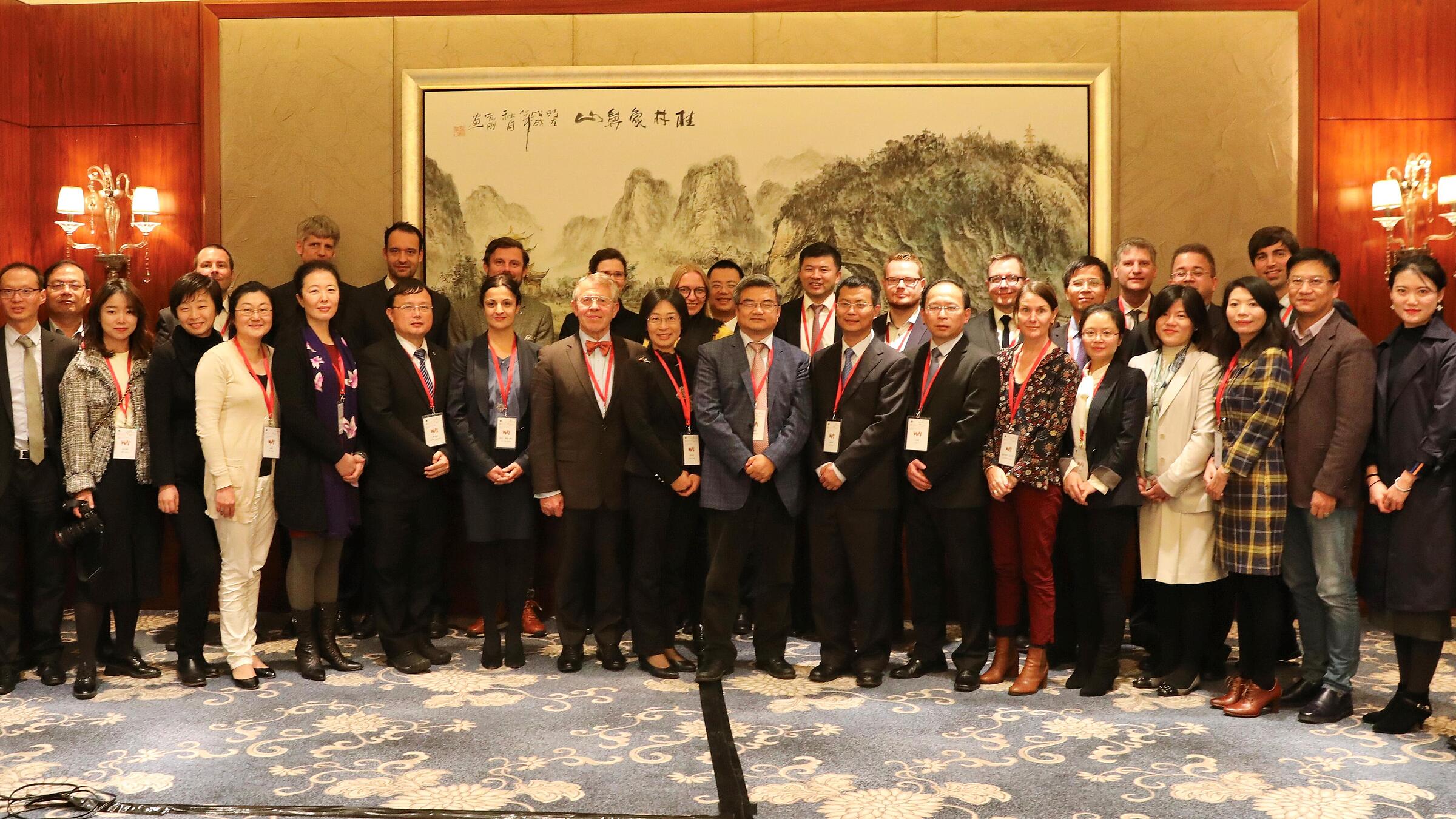 Gruppenbild - Gemeinsame Abschlussveranstaltung der Teilnehmenden und Alumni des Rechtsanwaltsaustausches Deutschland - China